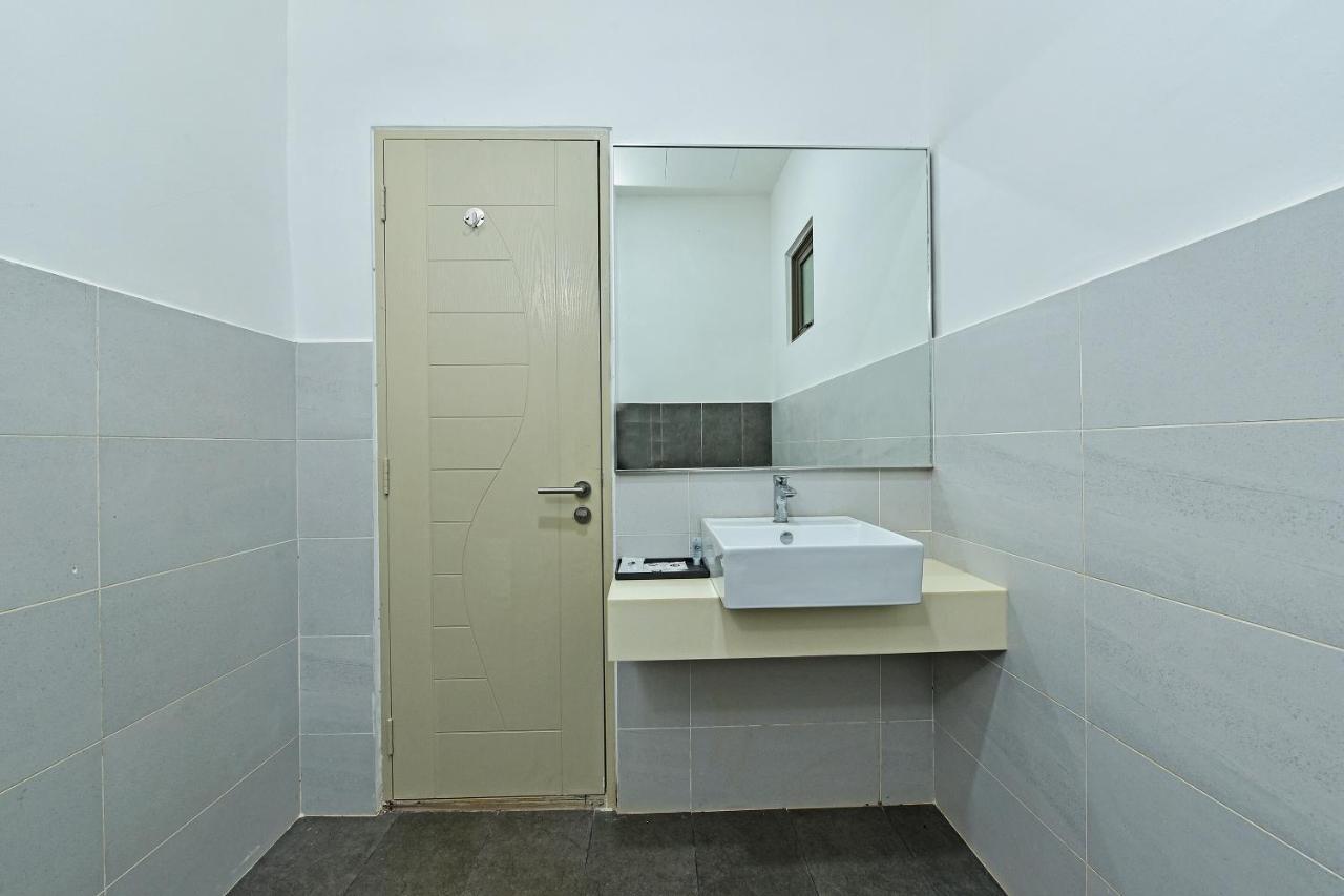 Capital O 90614 Cvia Ummul Hotel بادانج بيسار المظهر الخارجي الصورة